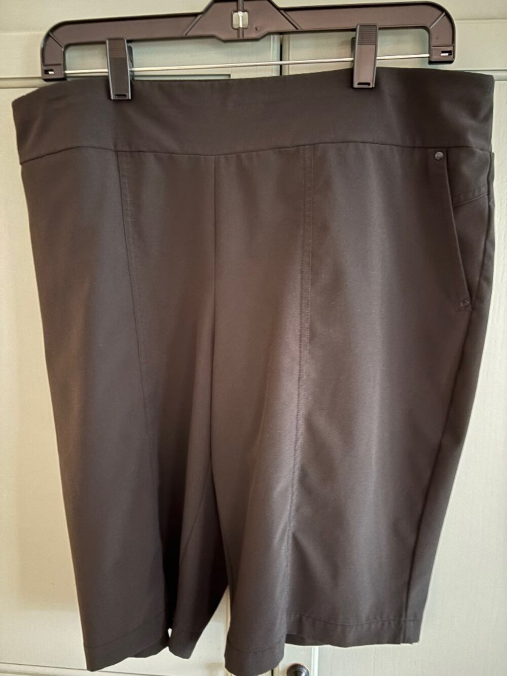 True Black, Chicos Pull-on Zenergy Shorts, size 1.5